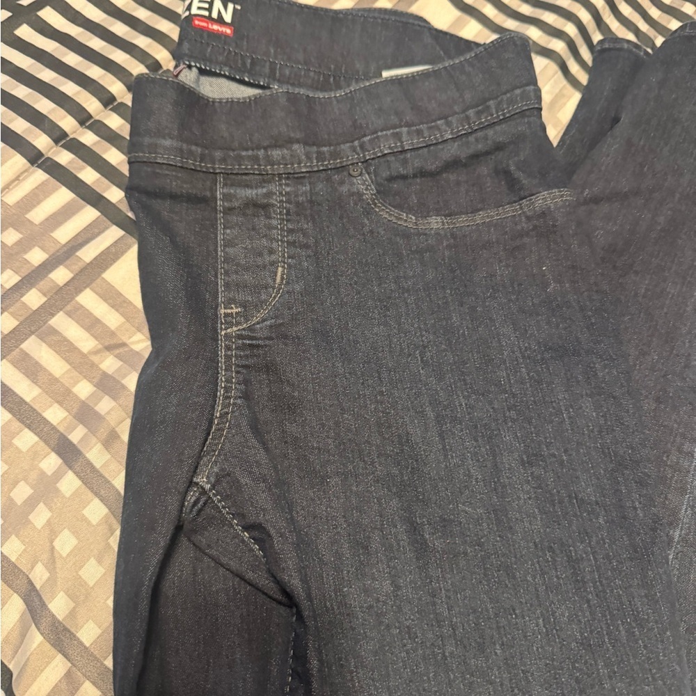 Denizen from Levi’s Women’s Skinny Jeans – Dark Wash 👖
Classic and comfortable